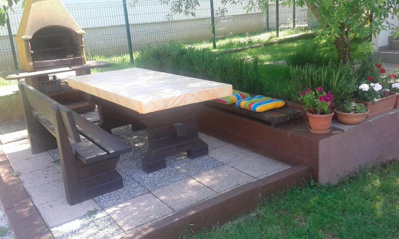 פאז'אנה Apartment Suzy With Private Parking מראה חיצוני תמונה